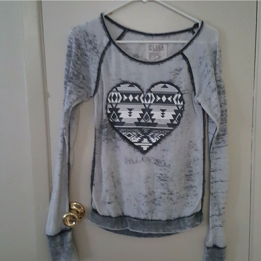 Billabong Women’s Long Sleeve T-Shirt Pale Blue Heart Graphic Size Small